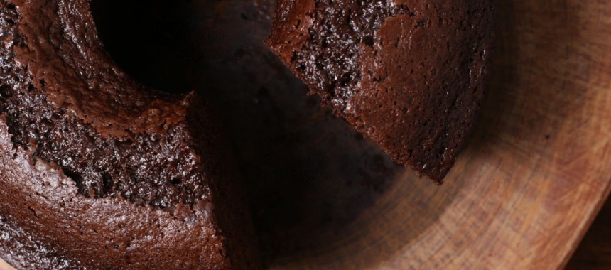 Bolo de Chocolate com Apenas Ingredientes Básicos